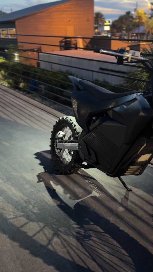 V2 Battery Powered Rock Light